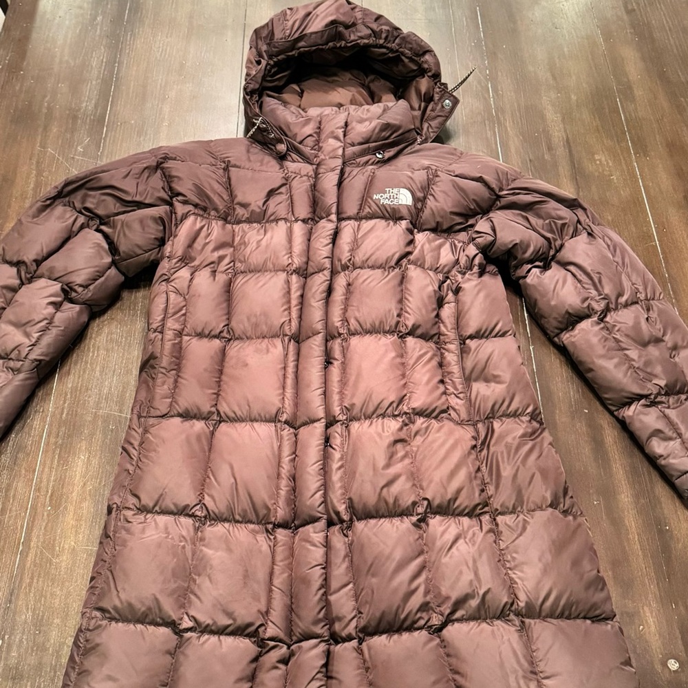 Women’s North Face Metropolis Parka Brown, Medium. Mild wear.